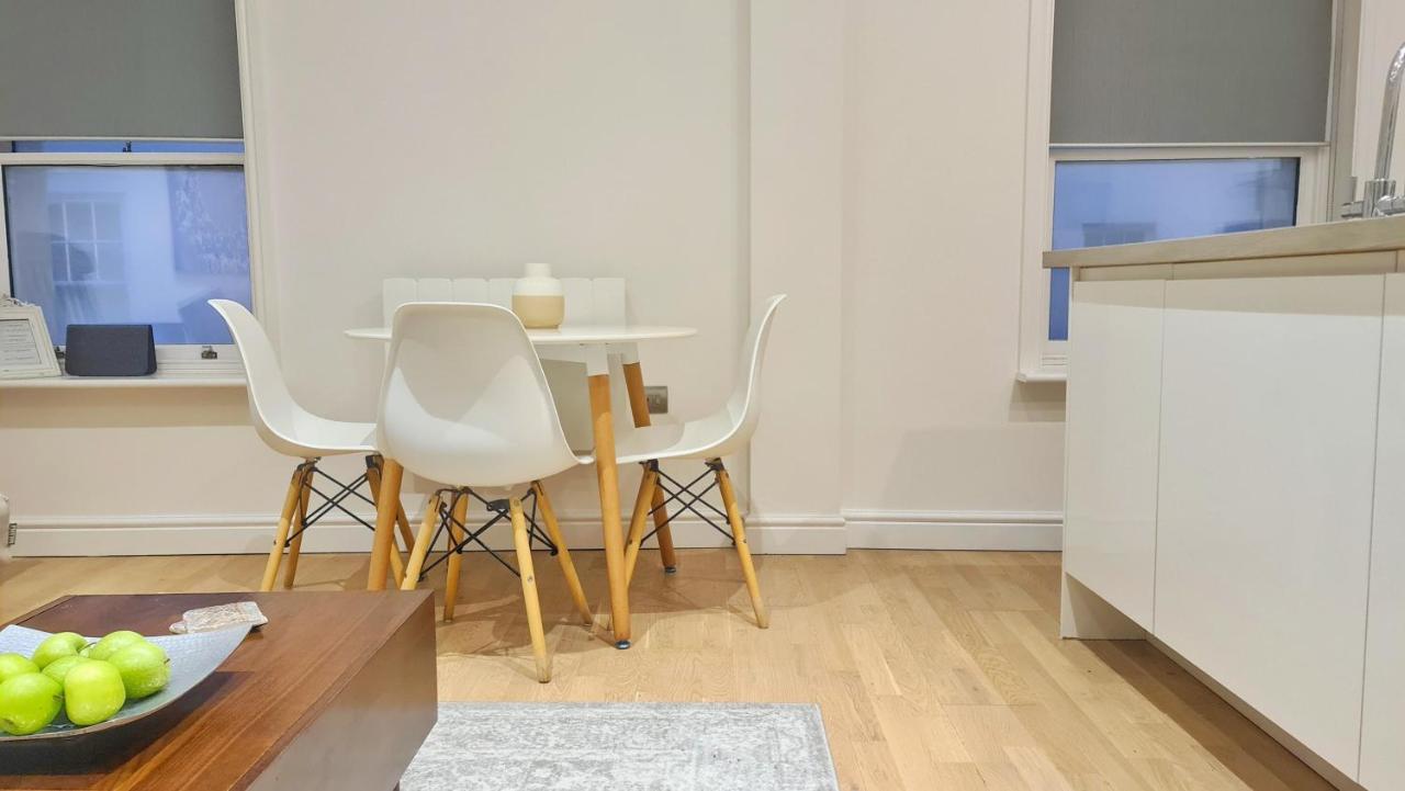 Modern & Central, Perfect Getaway- 2min Walk