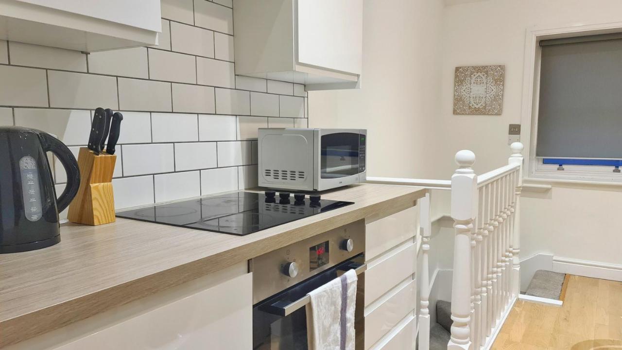 Modern & Central, Perfect Getaway- 2min Walk *