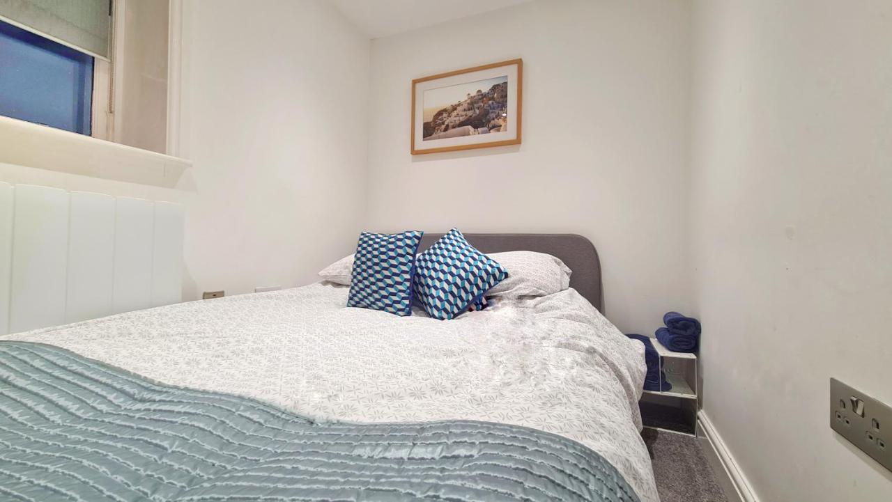 Modern & Central, Perfect Getaway- 2min Walk Holiday home *