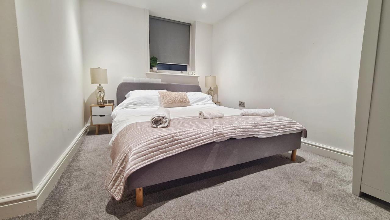 Modern & Central, Perfect Getaway- 2min Walk *